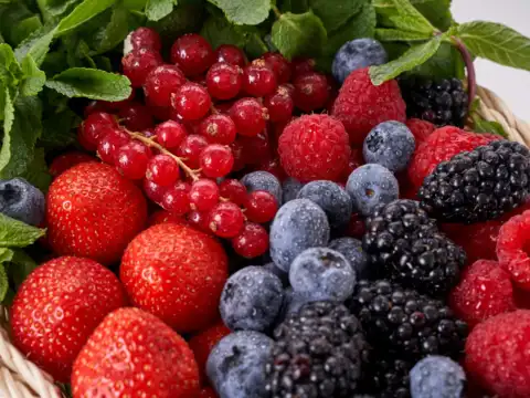 Berries: Sweet yet blood-sugar friendly