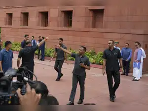 'Suspicious looking' man apprehended from outside Parliament House ...