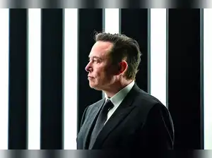 Musk Tapped Zuckerberg in $100b OpenAI Bid