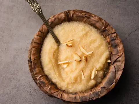 Sheera (sooji halwa)