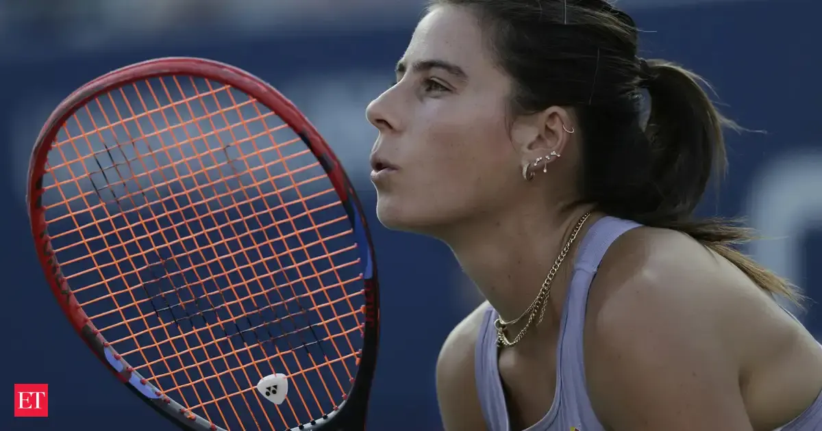 A self-made tennis superstar, who hailed from wealthy backgrounds, meet Emma Navarro, the All-American, South Carolina native born in NY