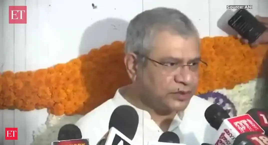 Ashwini Vaishnaw opens Tempered glass plant in Noida; Jobs, import cut, $5B market target by 2030