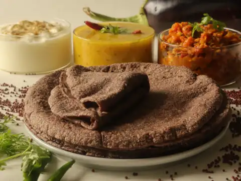 Ragi roti with palak‑chole