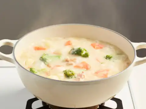 Chicken and veggie soups (warm, hydrating, possibly anti‑inflammatory)