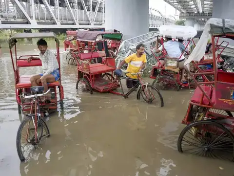 Yamuna floods Loha Pul area