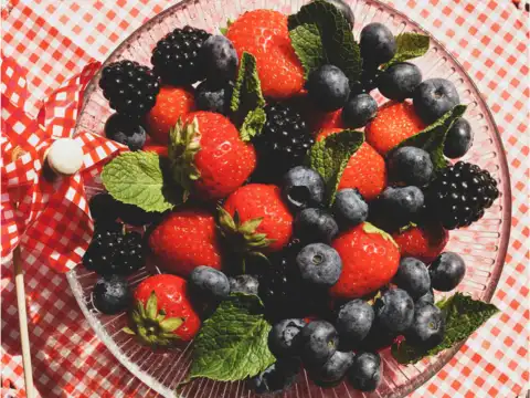 Dark leafy greens & berries