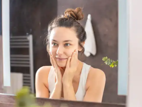 Promotes glowing skin