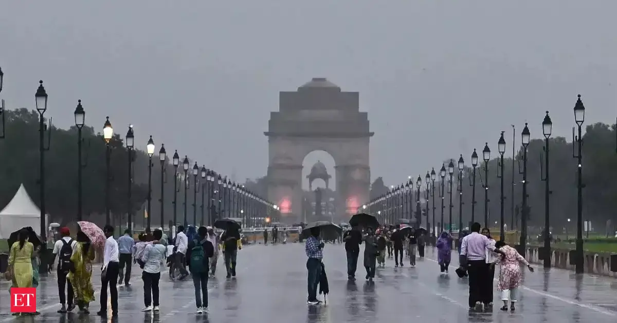 Delhi weather: IMD predicts rainfall, thunderstorm on Sunday even as Yamuna water level recedes