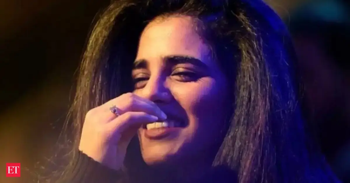 Pakistani singer Quratulain Balouch attacked by bear, out of danger ...