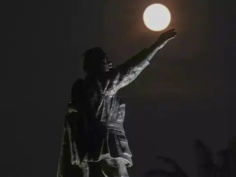 Kolkata's celestial peek