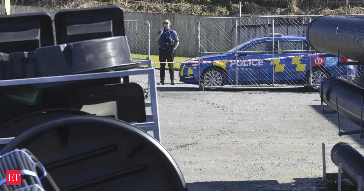 New Zealand fugitive father Thomas Phillips shot dead by police after armed confrontation