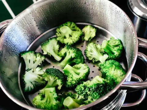 Steam Broccoli for Better Nutrition