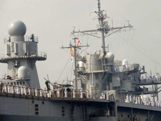 USS BlueRidge prepares to dock at port in Manila