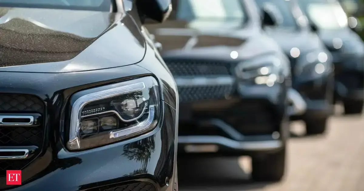 Car sales dip for fourth straight month as manufacturers await GST rate revision