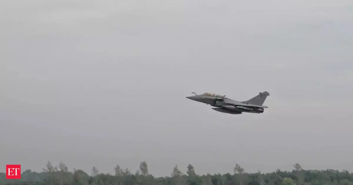 French Rafale sent to intercept Russian drone which never entered Polish airspace; earlier Romanian F-16s decided against shooting down Geran kamikaze loitering munition