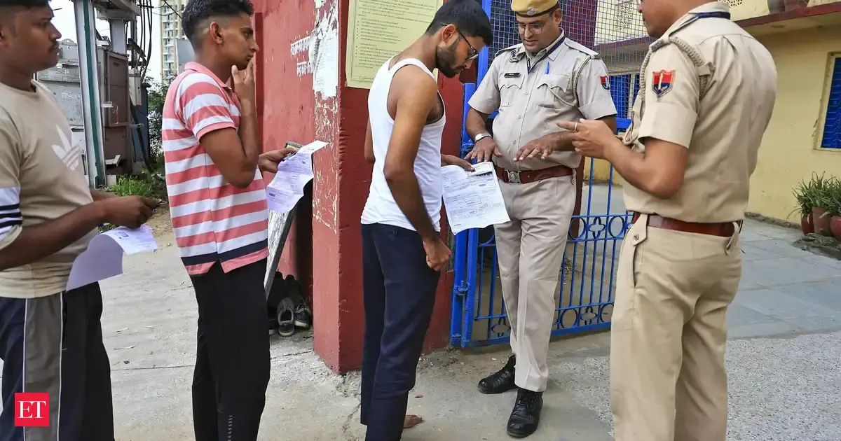 Nearly 16 lakh apply for UP Police sub-inspector jobs - The Economic Times
