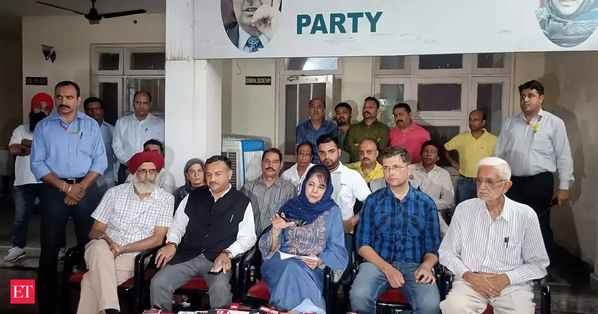 PDP chief Mehbooba Mufti claims she is under house arrest