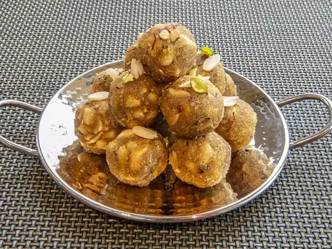 Dry fruit ladoo