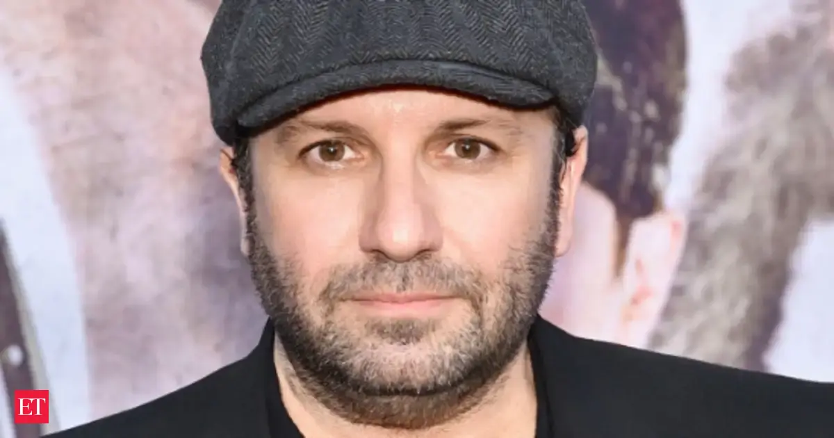 セレブの写真家で俳優のブラッド・エベレット・ヤングは、自動車事故で46歳で亡くなりました