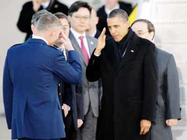 Barack Obama salutes upon arrival at Osan Air Base