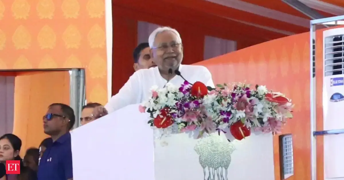 Nitish Kumar announces Rs 25,000 allowance for 'Vikas Mitras' to buy tabs