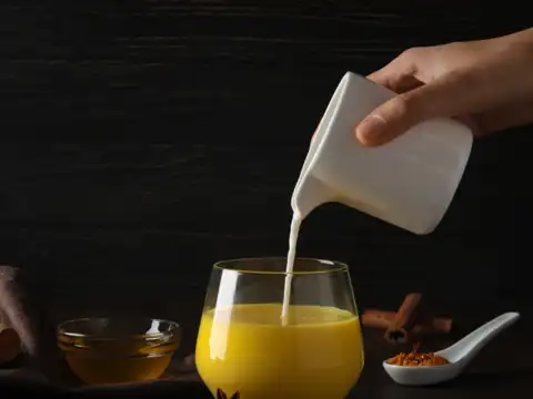 Turmeric milk to strengthen immunity