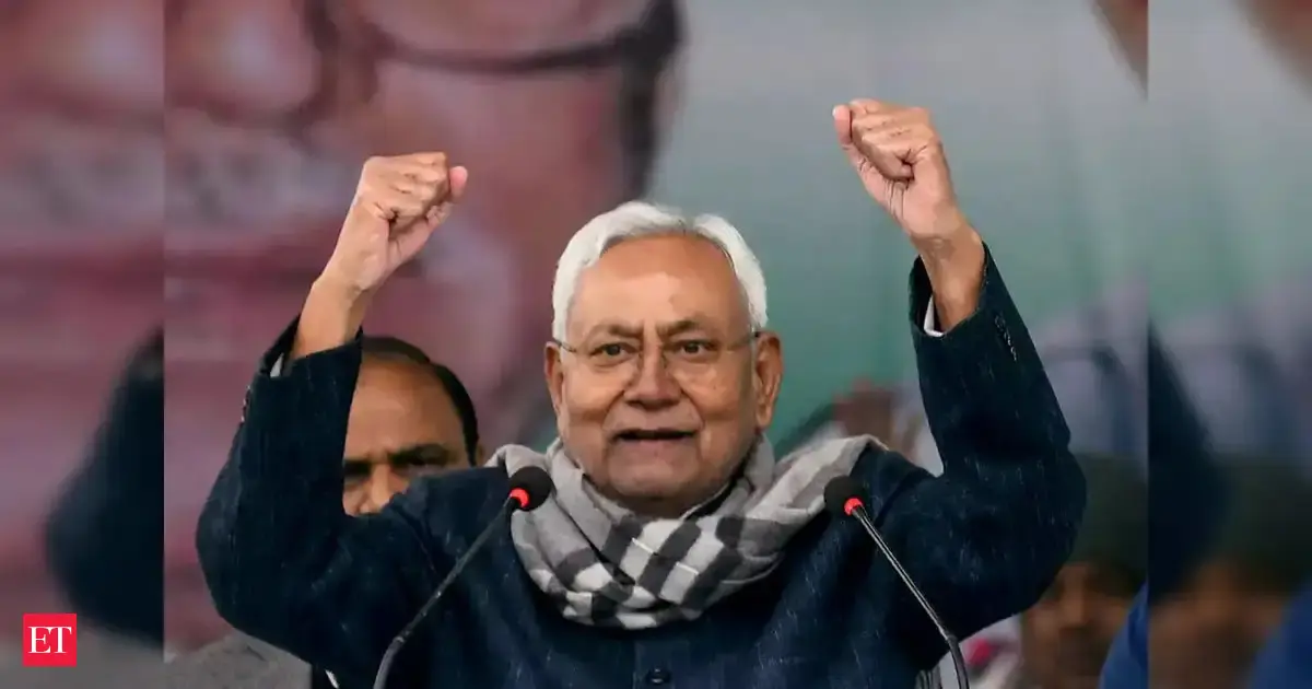 Nitish's pre-poll doles: Vikas Mitras to get tablets, phones for Shiksha Sevaks