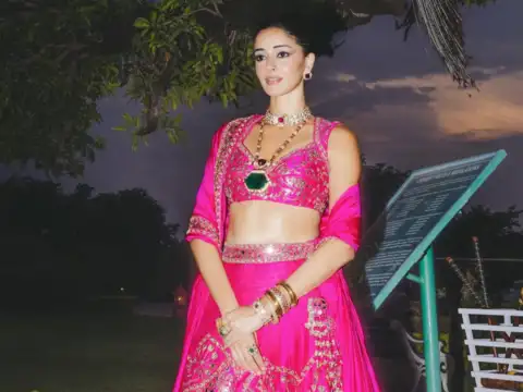 Ananya&rsquo;s mirrorwork glam