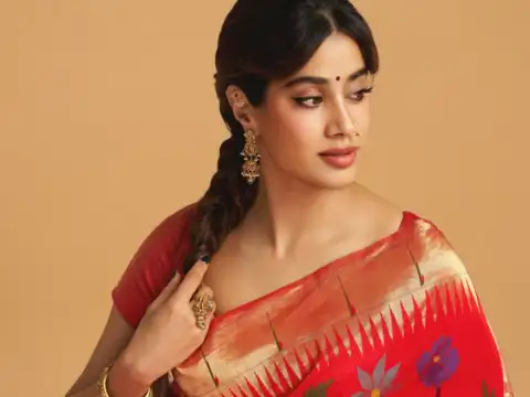Janhvi&rsquo;s regal vibe