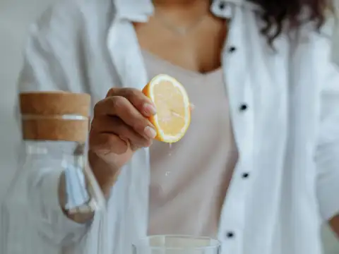 Tips for natural weight loss with lemon