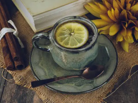 Adding lemon to food and tea