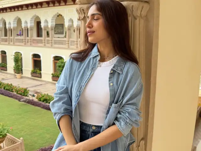 bollywood actress in denim dress Bhumi's layered Denim skirt Size:22 - Bust 46