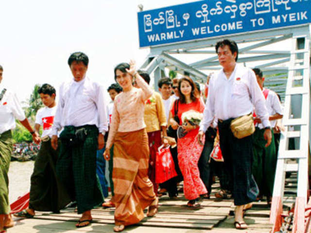 Aung San Suu Kyi at her election trip