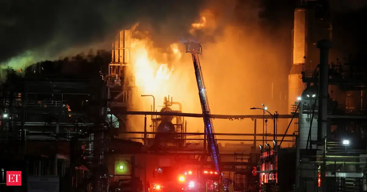 Chevron El Segundo refinery in Los Angeles catches fire after massive explosion, cause unknown