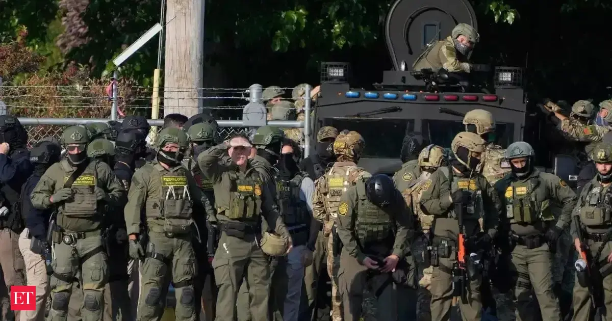 Trump plans to federalise 300 troops in Chicago, Illinois