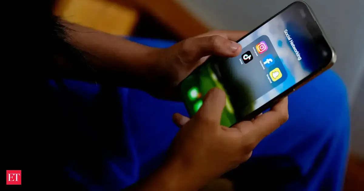 J&K: School staff in Baramulla asked to 'refrain from criticising govt policies' on social media