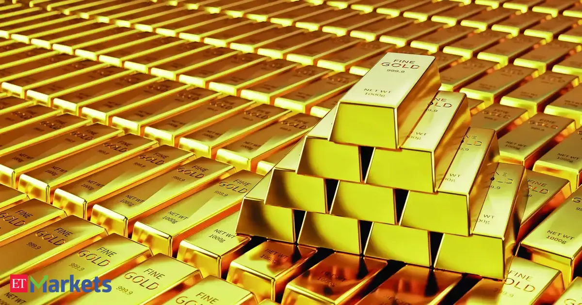 Gold notches fresh high on safe-haven demand, Fed rate-cut bets
