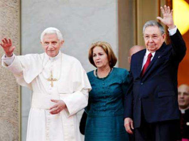 Pope Benedict XVI with Cuban President Raul Castro