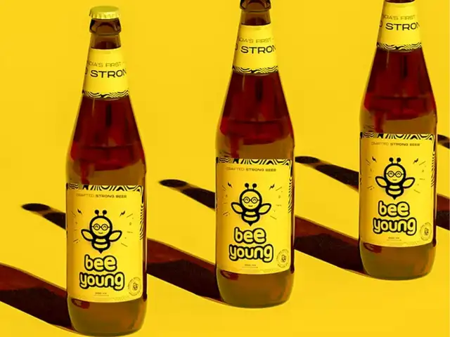 Godfather Super 8 (Strong Lager, Gold) - Two Indian beer brewers