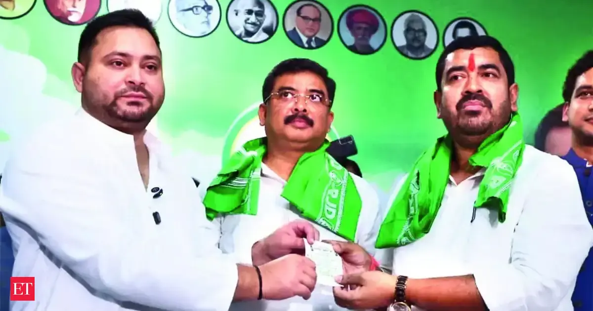 Former JDU MP Santosh Kushwaha, ex-MLA Rahul Sharma join RJD