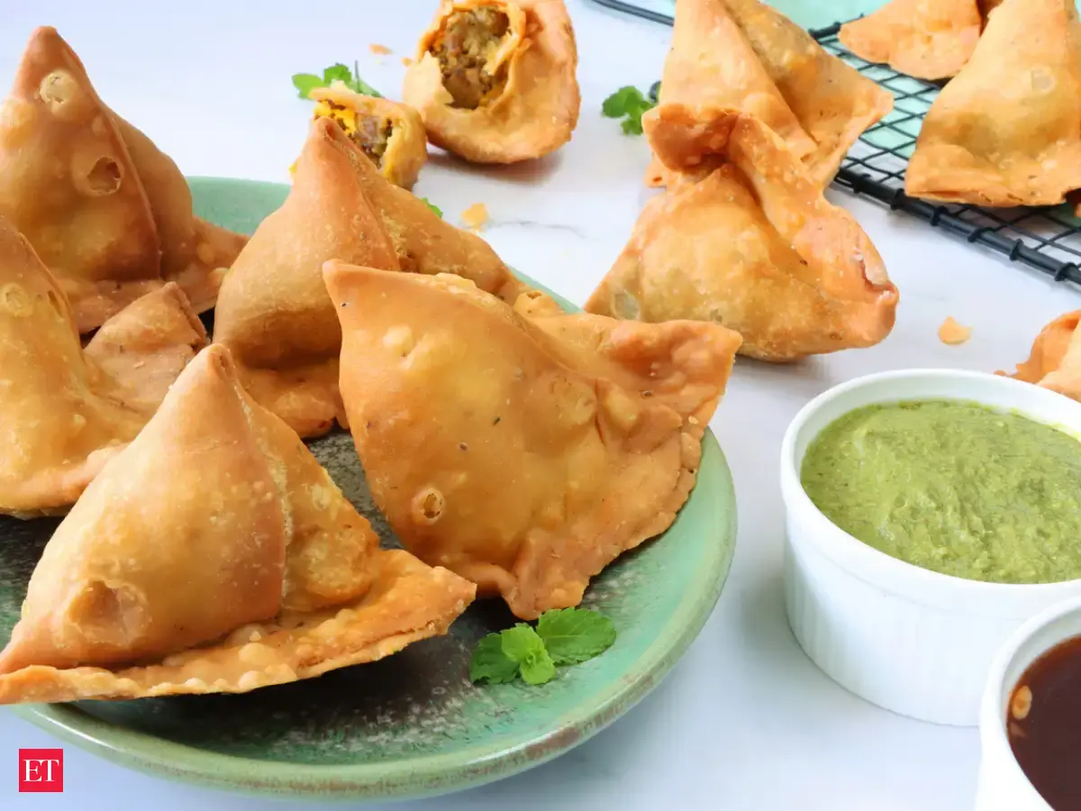 6 must-try Diwali snacks to sweeten your celebration - Samosas | The ...