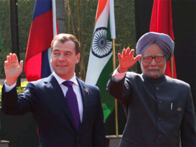 Manmohan Singh waves along with Dmitry Medvedev