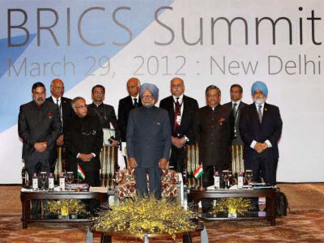 Manmohan Singh poses with his team of ministers & officials