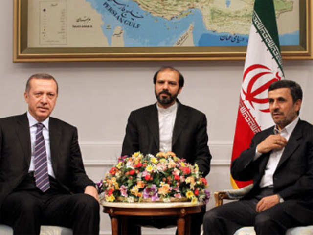 Ahmadinejad meets with Turkish PM Recep Tayyip Erdogan