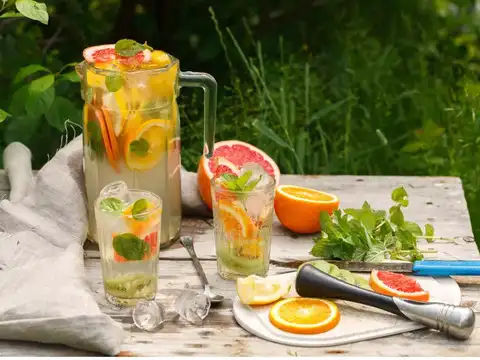 Citrus&ndash;ginger infused water (potassium hydration)
