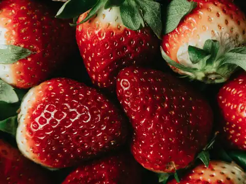Antioxidant fruits for clear skin