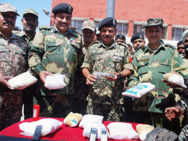 Heroin recovered from Pakistan smugglers