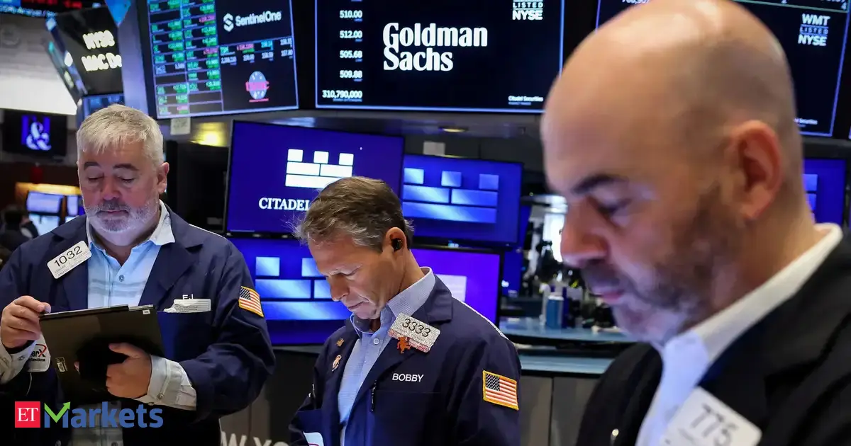 S&P 500 ends higher after strong bank earnings, chip stocks rally