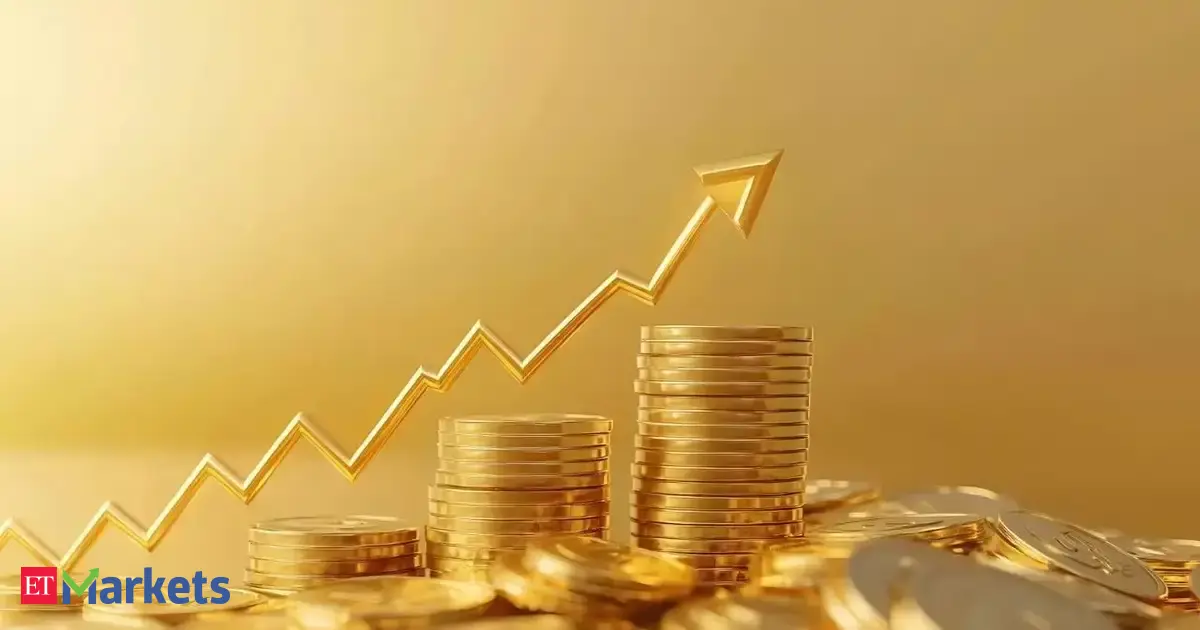 Gold hits record high as investors turn to safe haven