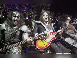ace frehley death: Kiss rock band guitarist Ace Frehley's musicians